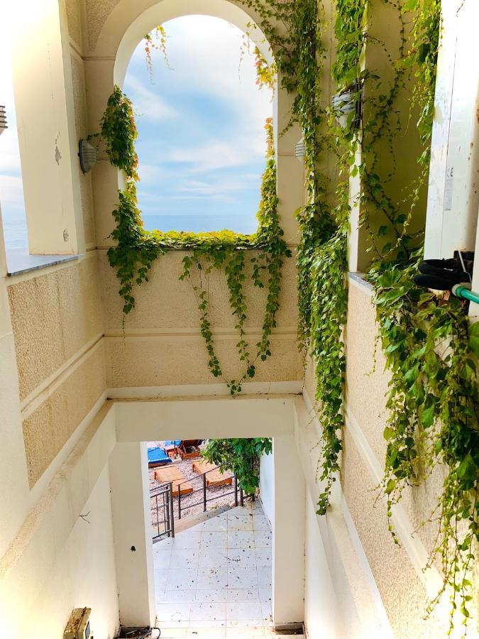 Sound Of The Sea Apartment Sveti Stefan Extérieur photo